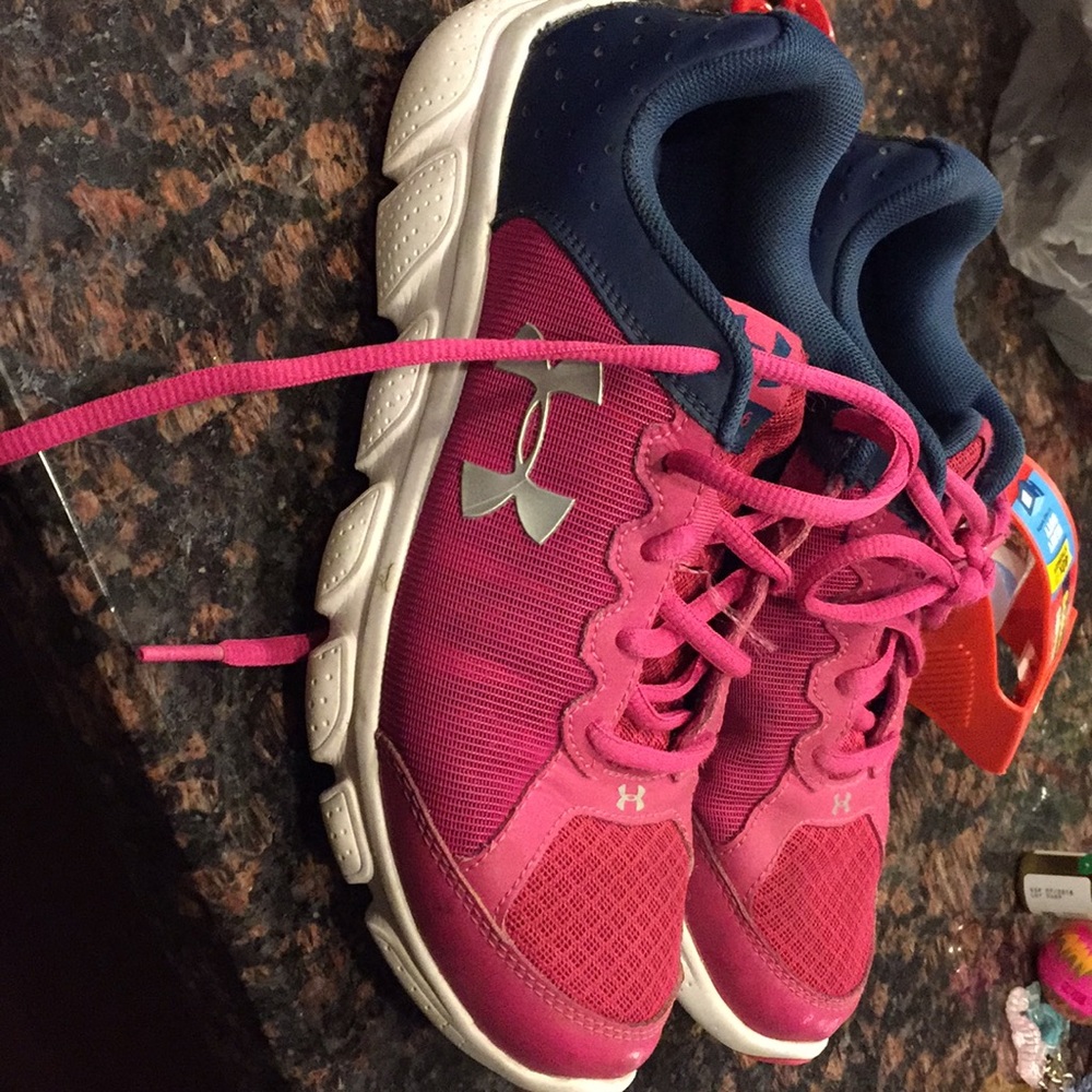 Under Armour girls tennis shoes